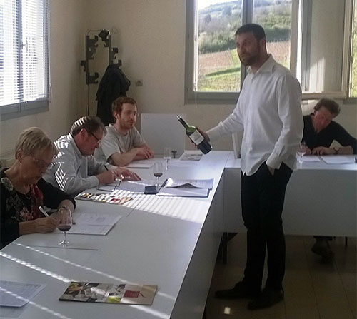 photo formation dégustateurs au Concours des Vin de Mâcon