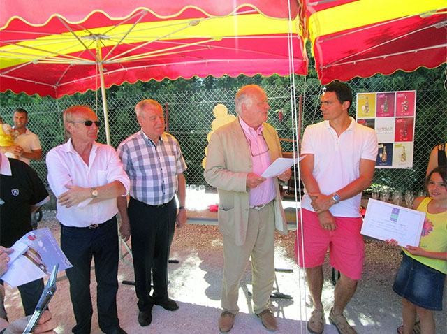 Remise du Trophées des lauréats par Bernard REY